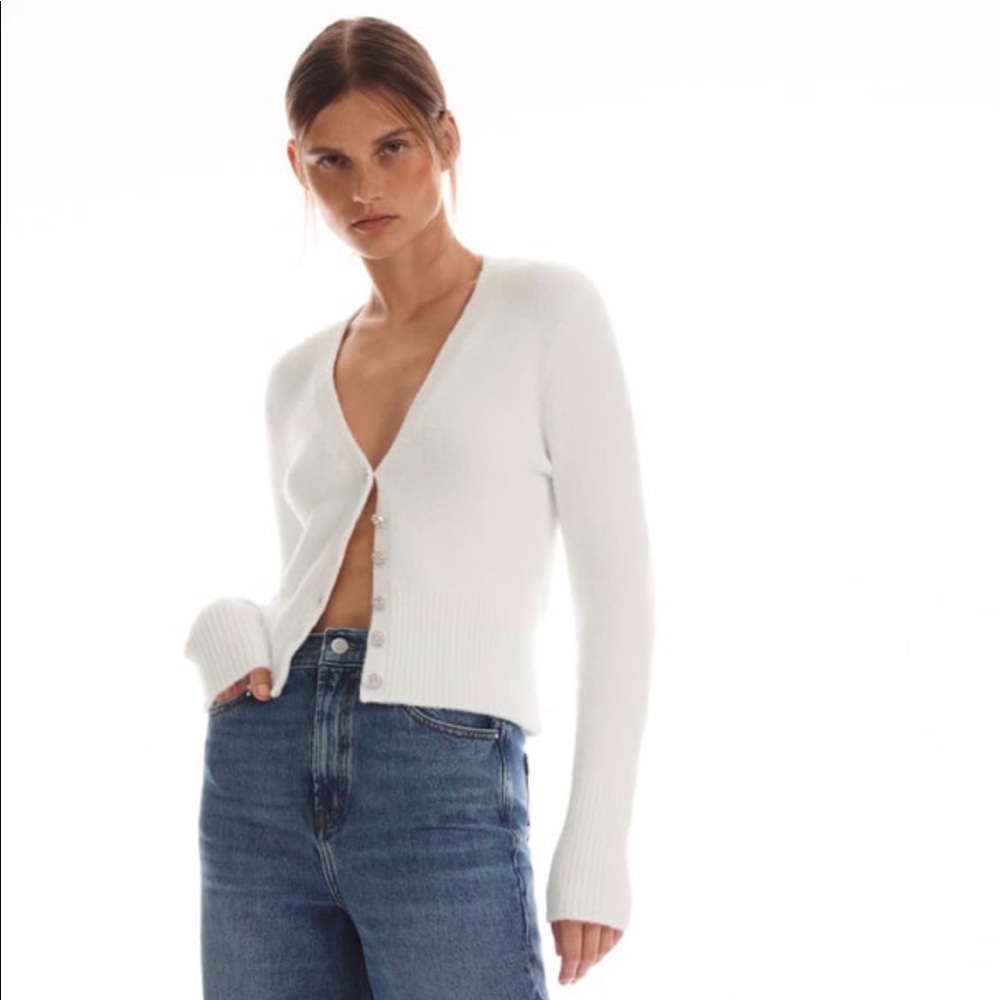 ✨NEW Zara Women’s Fuzzy Sweater Jewel Buttons size XL